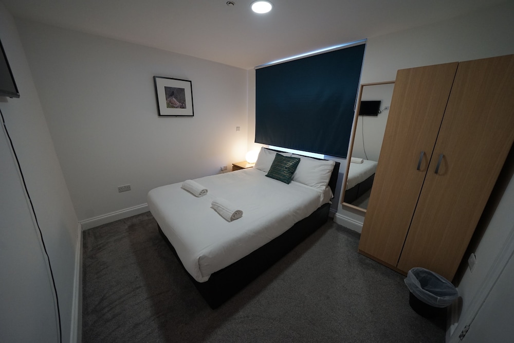 

Torino - Ilford - The Bank Hotel