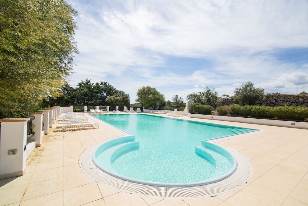

Verona - Porto San Paolo - White Sand Residence