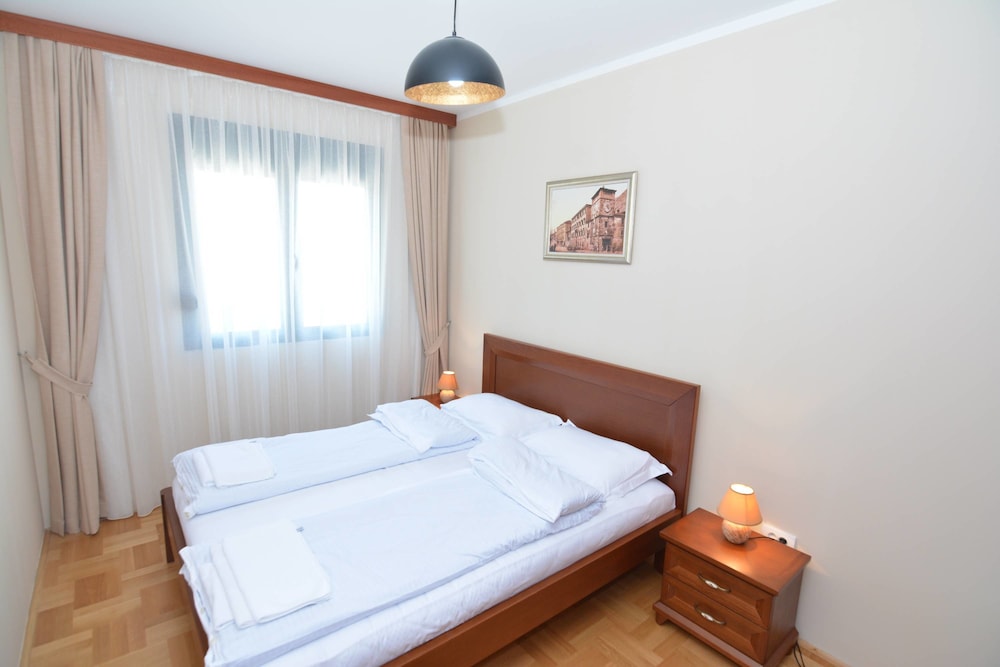 

Venezia - Tivat - ROOMS & APARTMENTS DOBROTSKI DVORI