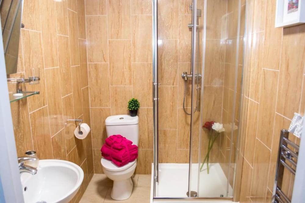 

Roma - Charlwood - Trivelles Gatwick Hotel & airport Parking