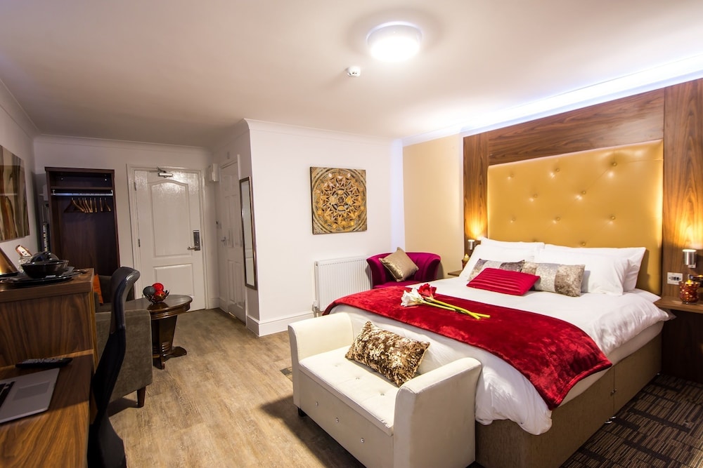 

Napoli - Charlwood - Trivelles Gatwick Hotel & airport Parking