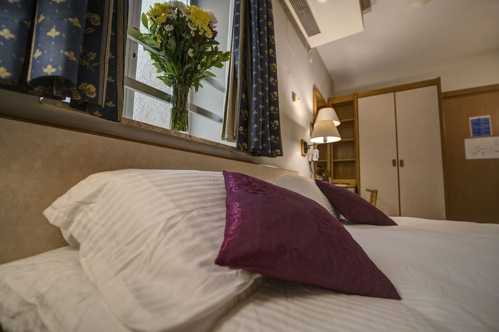 

Roma - La Valletta - Sliema Chalet Hotel