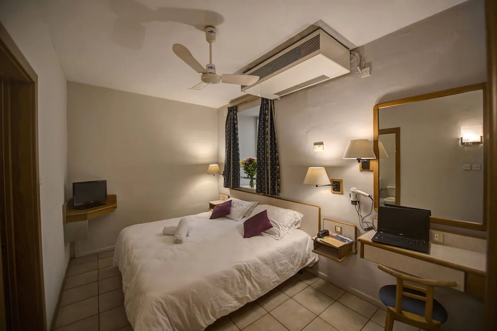 

Verona - Il-Gżira - Sliema Chalet Hotel