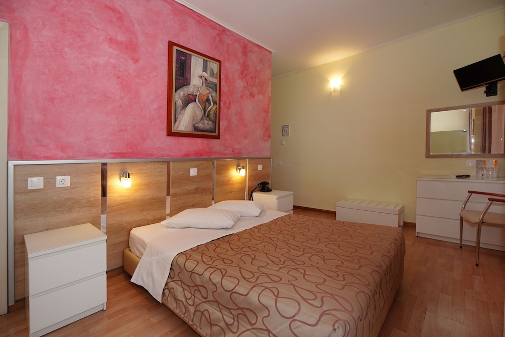 

Bologna - Pireo - Socrates Hotel