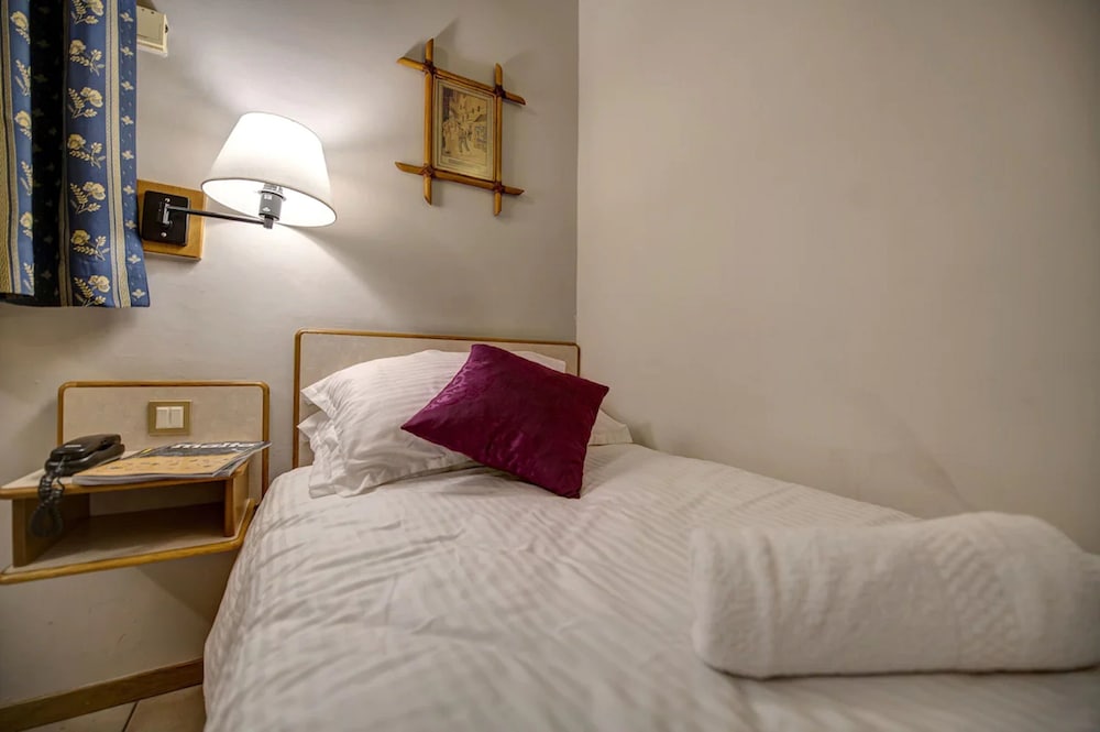 

Bologna - La Valletta - Sliema Chalet Hotel