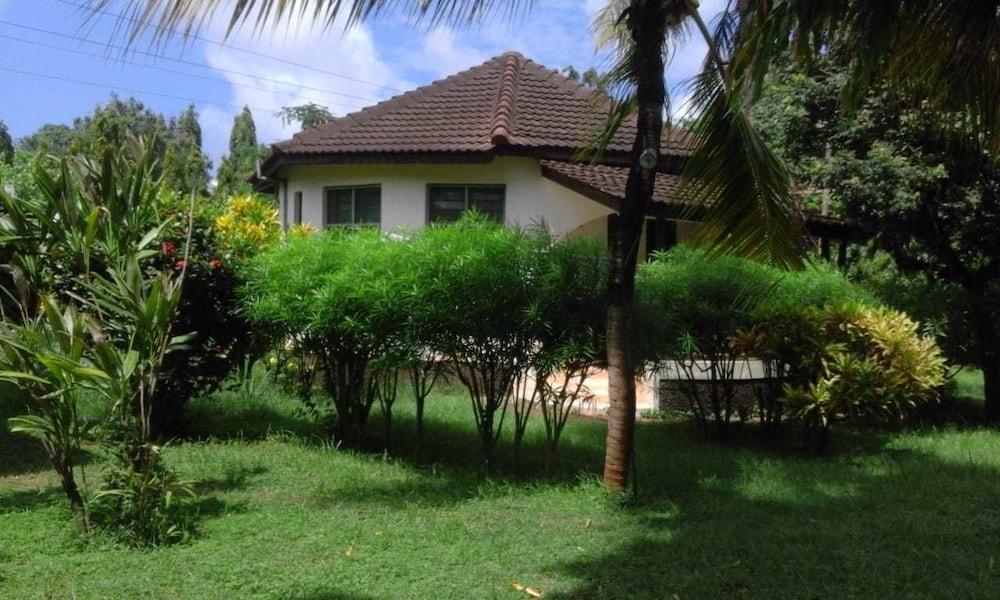 

Bari - Malindi - Tama's Villas