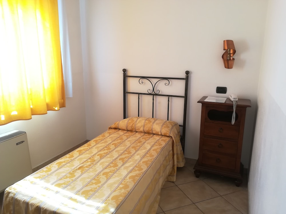 

Napoli - Pavia - Hotel Ristorante Italia