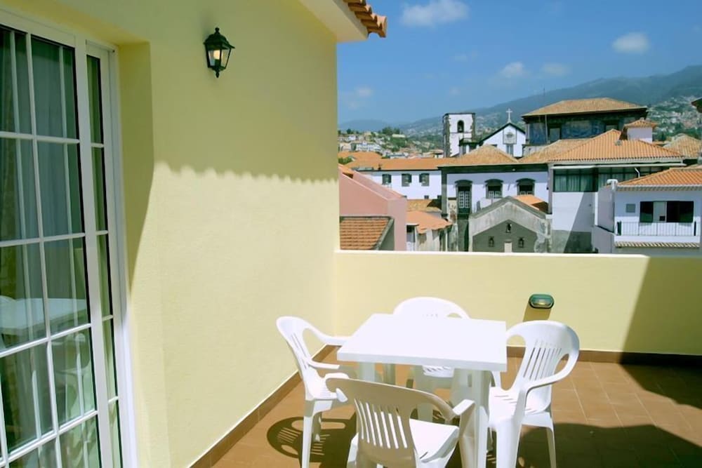 

Milano - Funchal - Residencial da Queimada de Baixo
