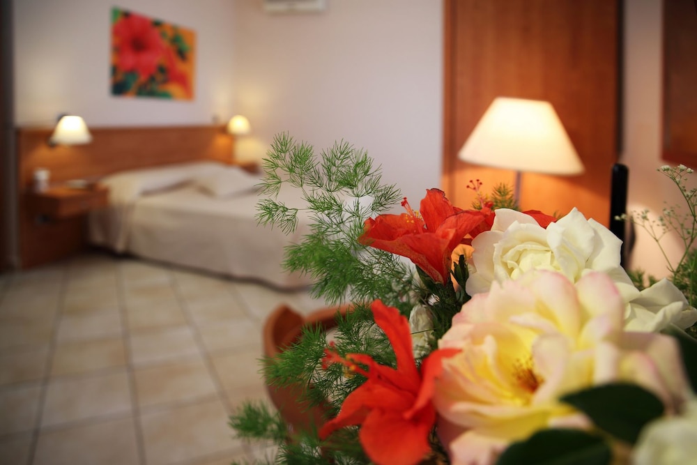

Firenze - Isole Eolie, Sicilia - Residence Hotel La Giara