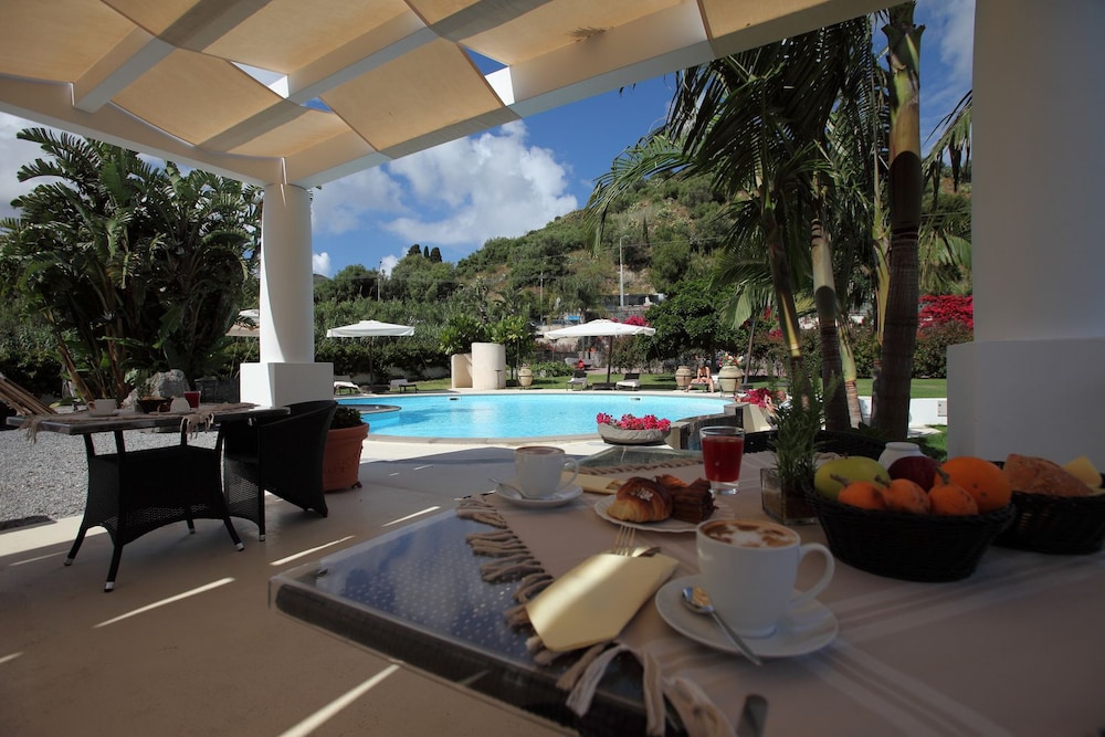 

Milano - Isole Eolie, Sicilia - Residence Hotel La Giara