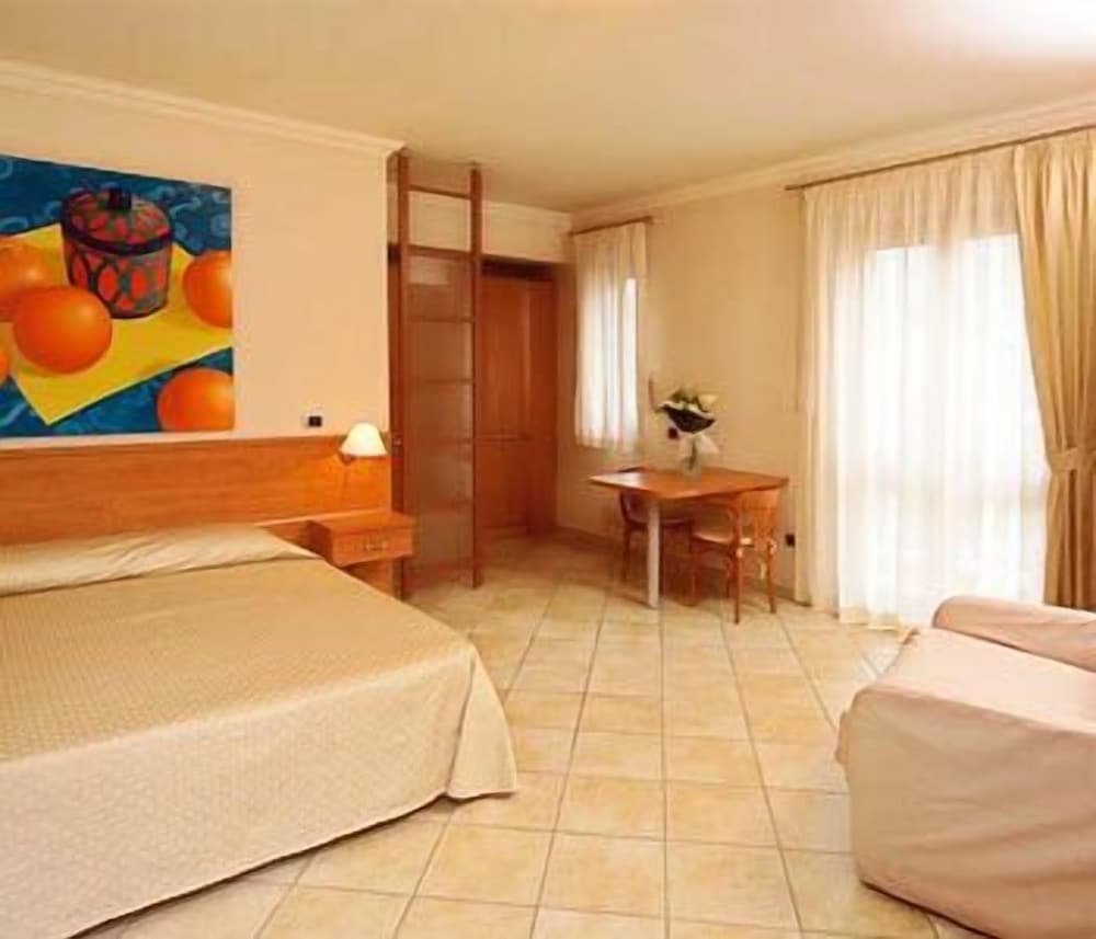 

Milano - Lipari, Isole Eolie - Residence Hotel La Giara