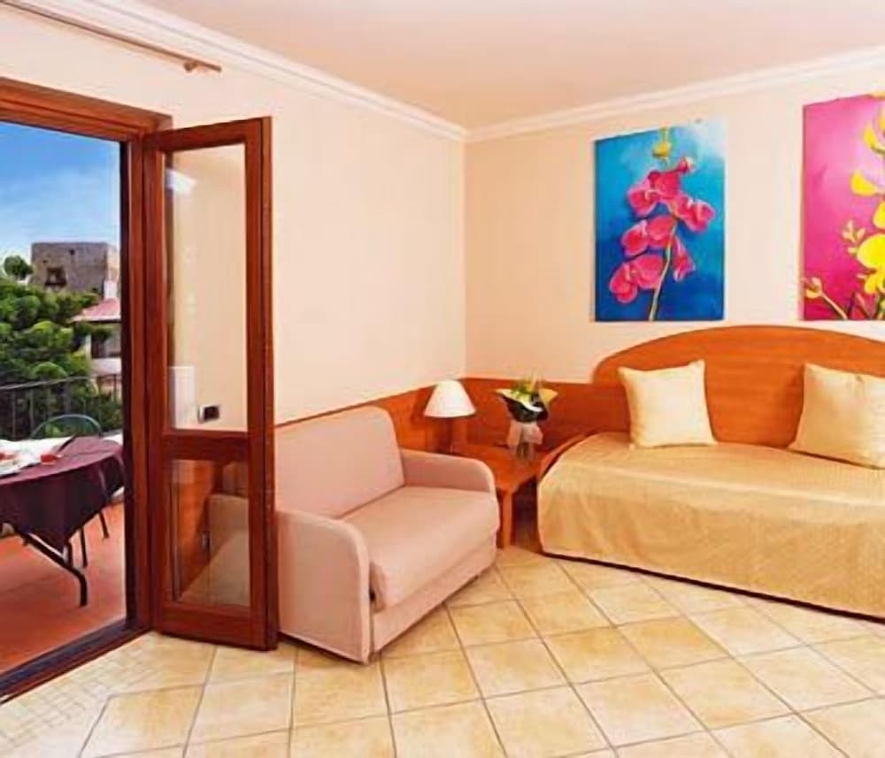 

Milano - Lipari, Isole Eolie - Residence Hotel La Giara