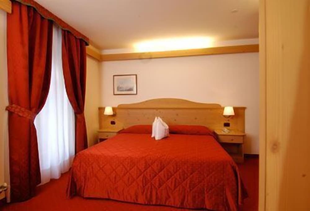 

Milano - Commezzadura - Nivis Hotel