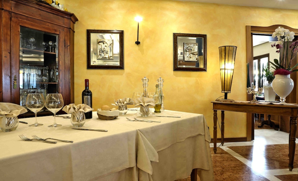 

Lamezia Terme - Gargnano - Hotel Costabella