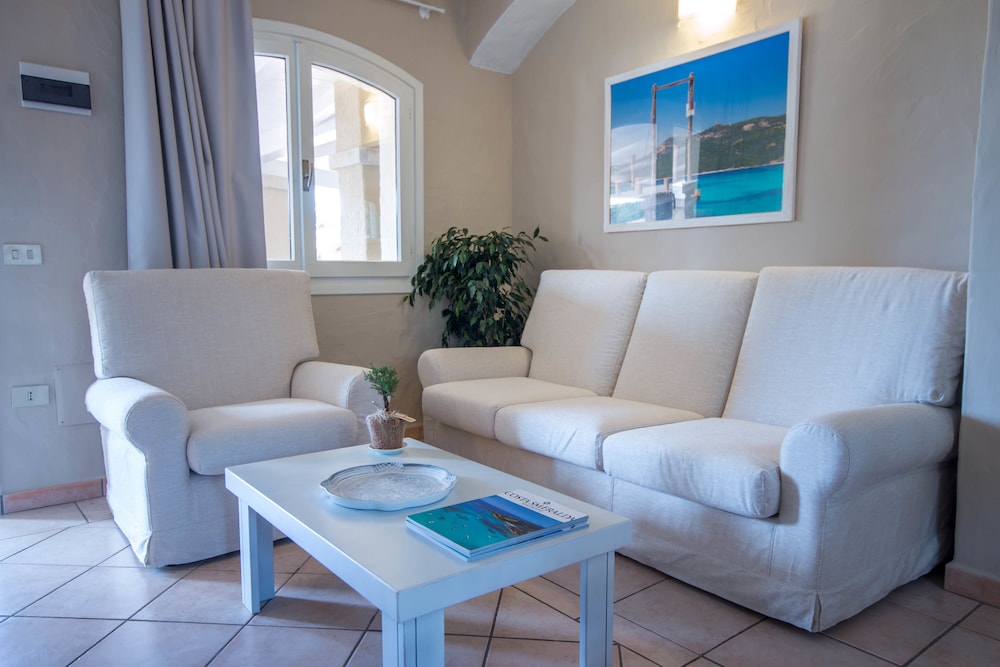 

Genova - Golfo Aranci - Hotel Nibaru