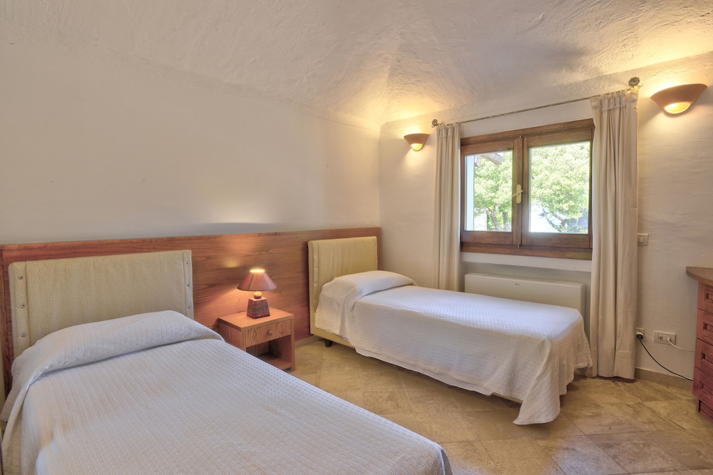 

Genova - Golfo Aranci - Hotel Nibaru