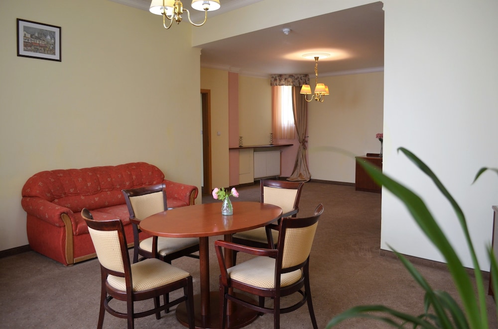 

Napoli - Karlovy Vary - Hotel Petr