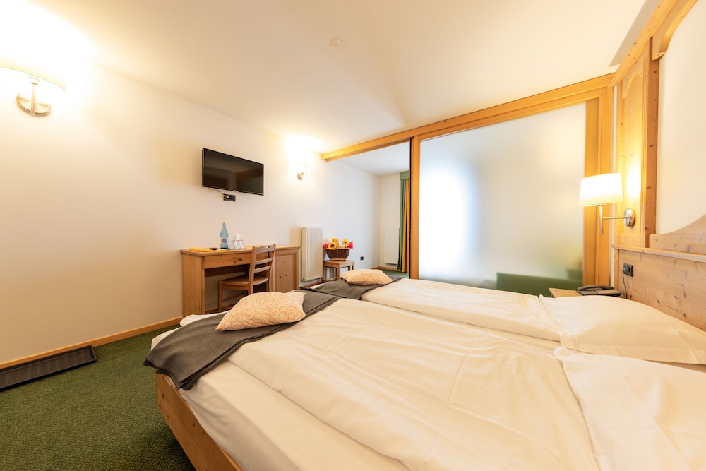 

Genova - Trento - Alpine Mugon Hotel