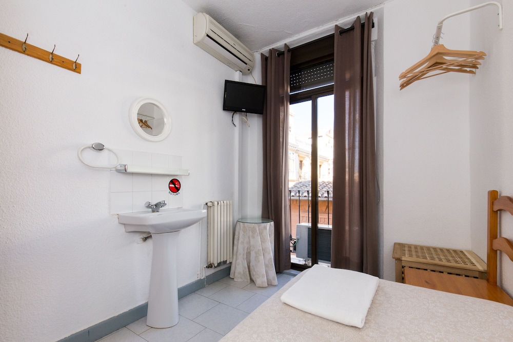 

Milano - Granada - Pension Mesones