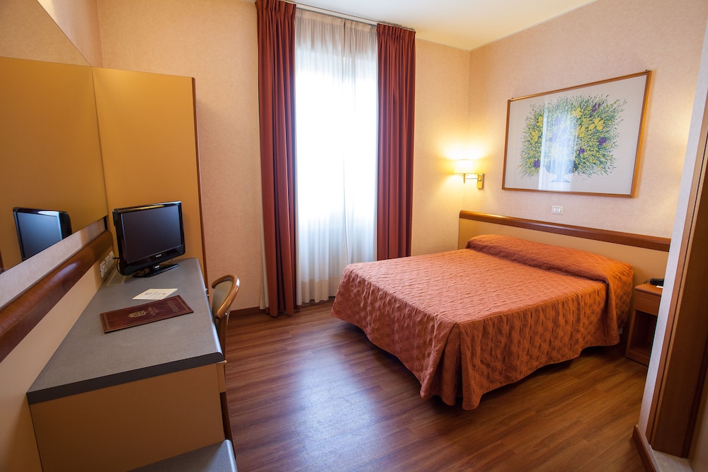 

Bari - Cornaredo - Hotel Esperia