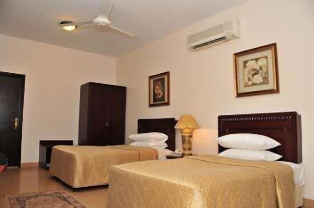 

Roma - ‘Udhaybah - Safeer Plaza Hotel
