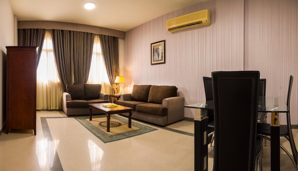 

Roma - ‘Udhaybah - Safeer Plaza Hotel