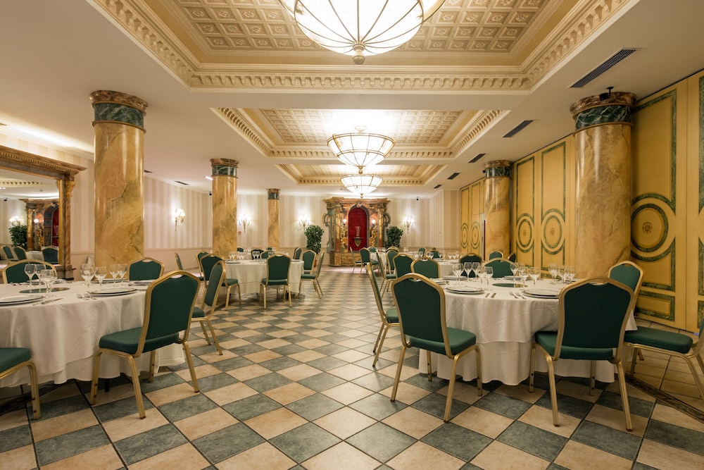 

Bari - Ávila - Hotel Exe Reina Isabel