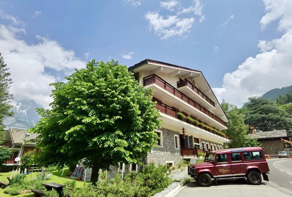 

Palermo - Pré-Saint-Didier - Hotel Croux