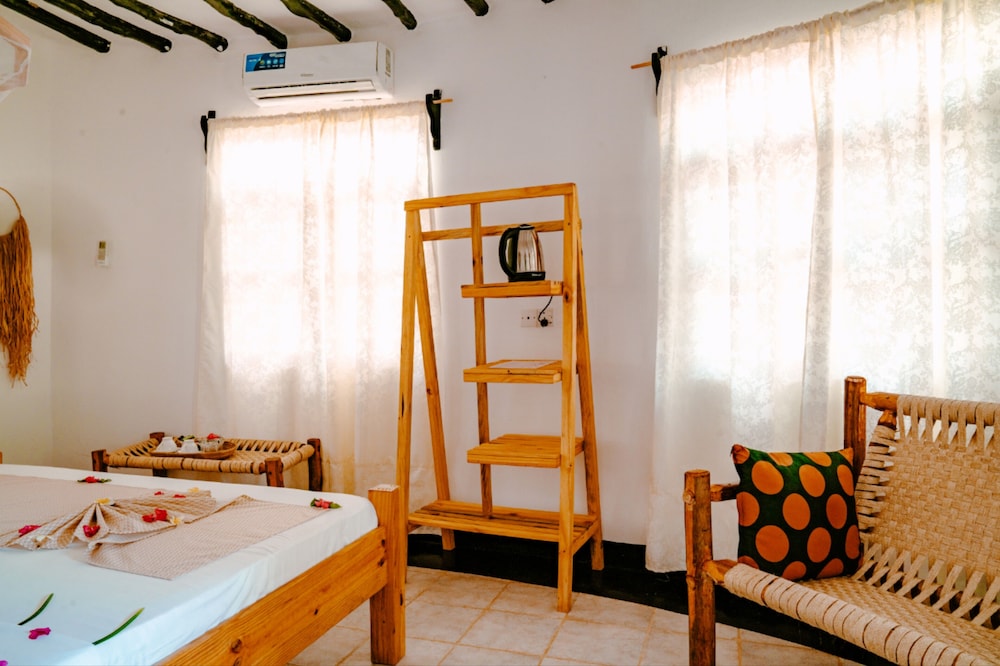 

Roma - Bwejuu - TIKI Beach Club & Resort