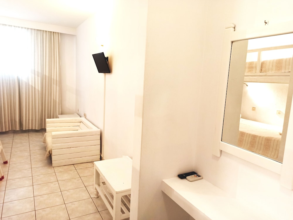 

Catania - Antiparos - Polos Hotel