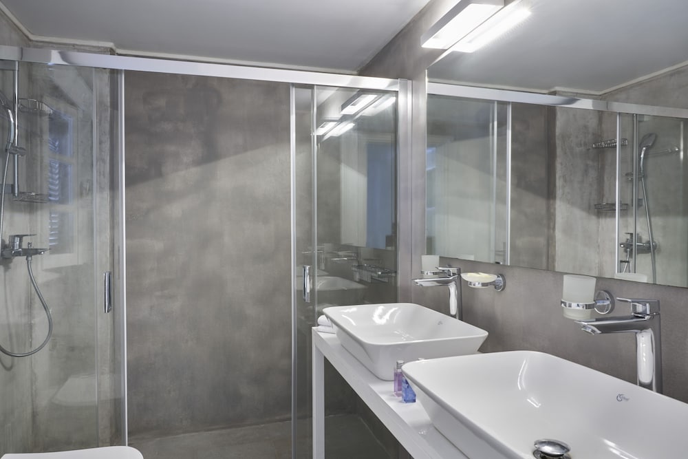 

Verona - Naousa, Paros - Polos Hotel