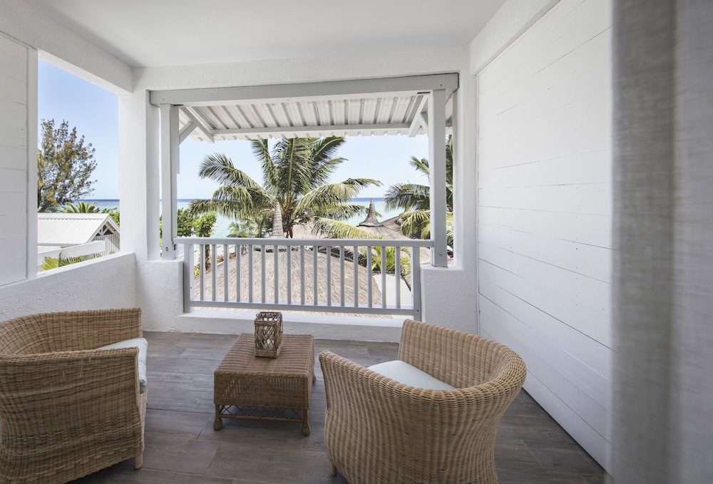 

Milano - Black River - The Bay