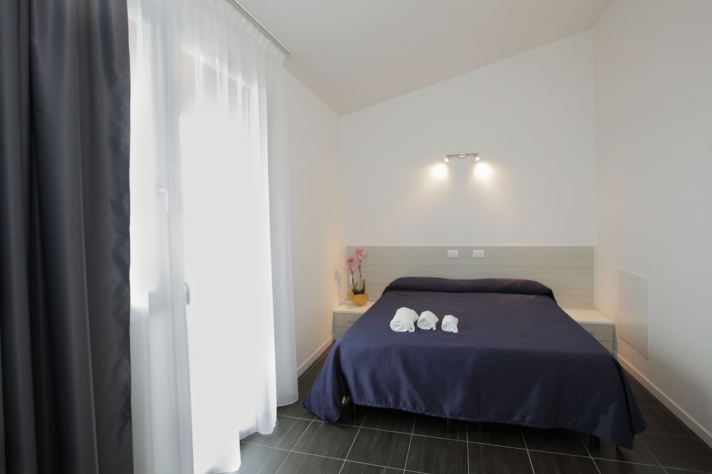 

Milano - Urbino - Residence Città Ideale