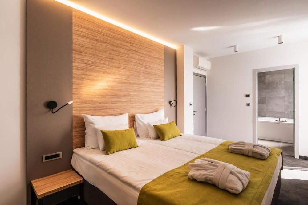 

Lamezia Terme - Stara Novalja - Hotel Olea