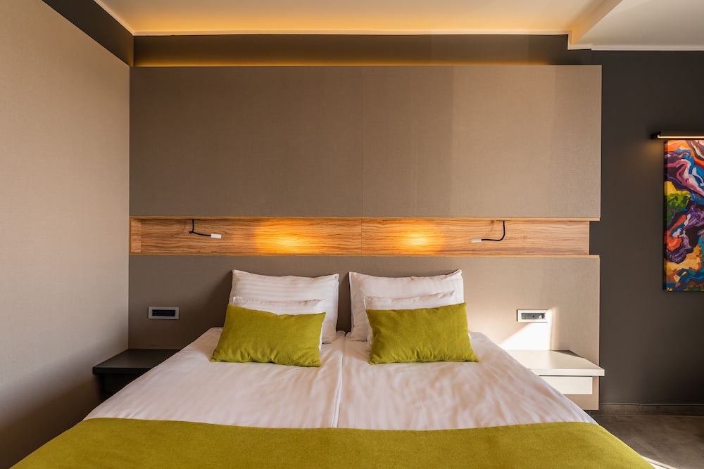 

Milano - Stara Novalja - Hotel Olea