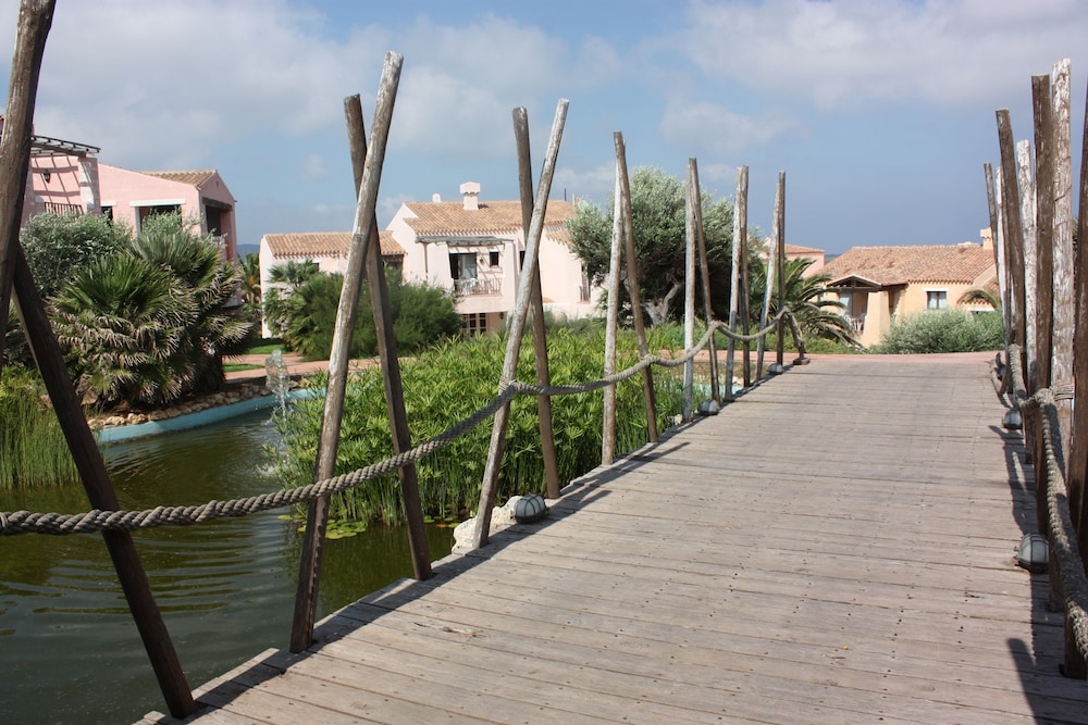 

Brindisi - Olbia - Residence Le Corti Di Marinella
