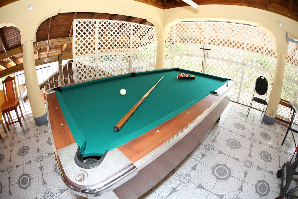 

Roma - Negril - Seastar Inn