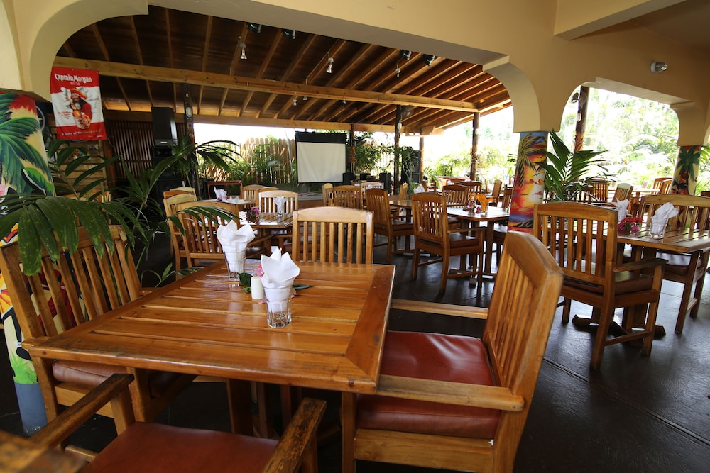 

Roma - Negril - Seastar Inn