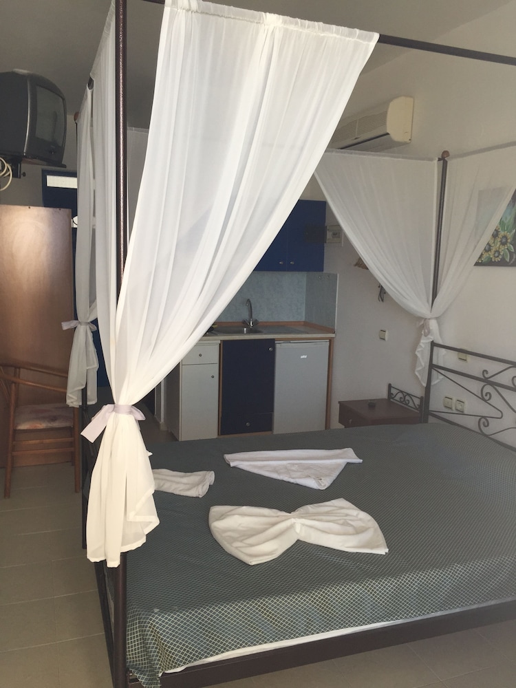 

Verona - Haraki - Anastasia Studios, Apartments & Suites