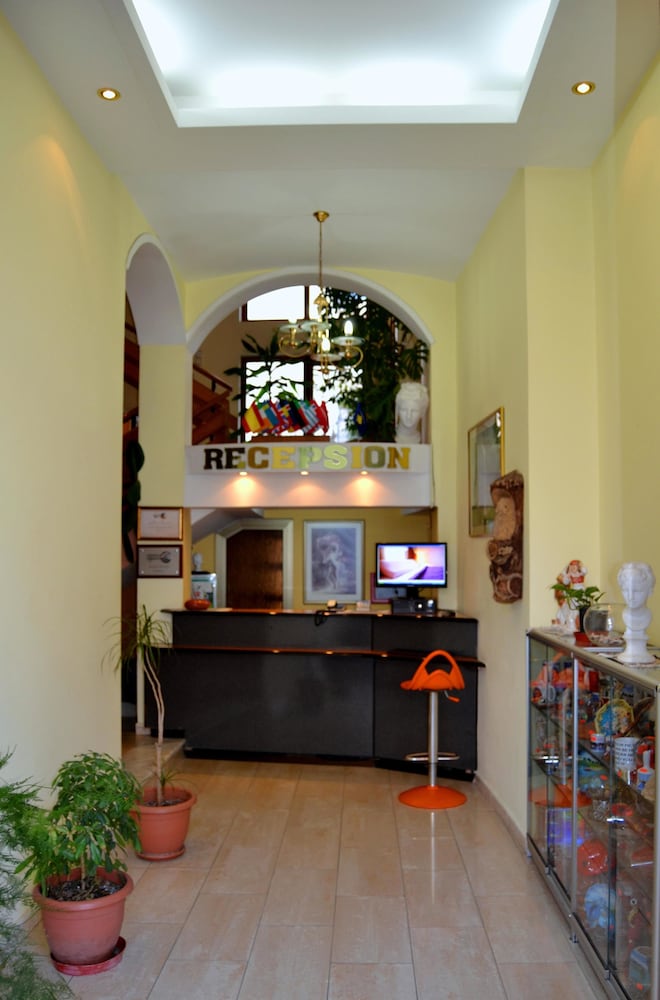 

Reggio Calabria - Tirana - Hotel Kruja
