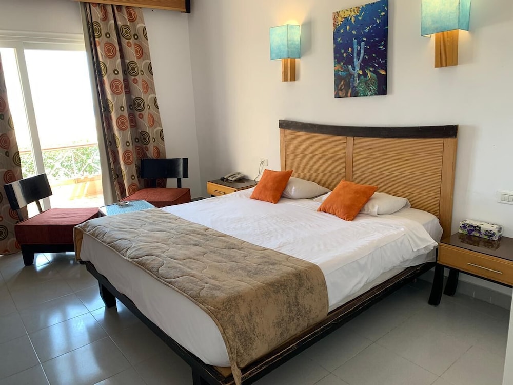 

Milano - Soma Bay - Sharm El Naga Resort and Diving Center