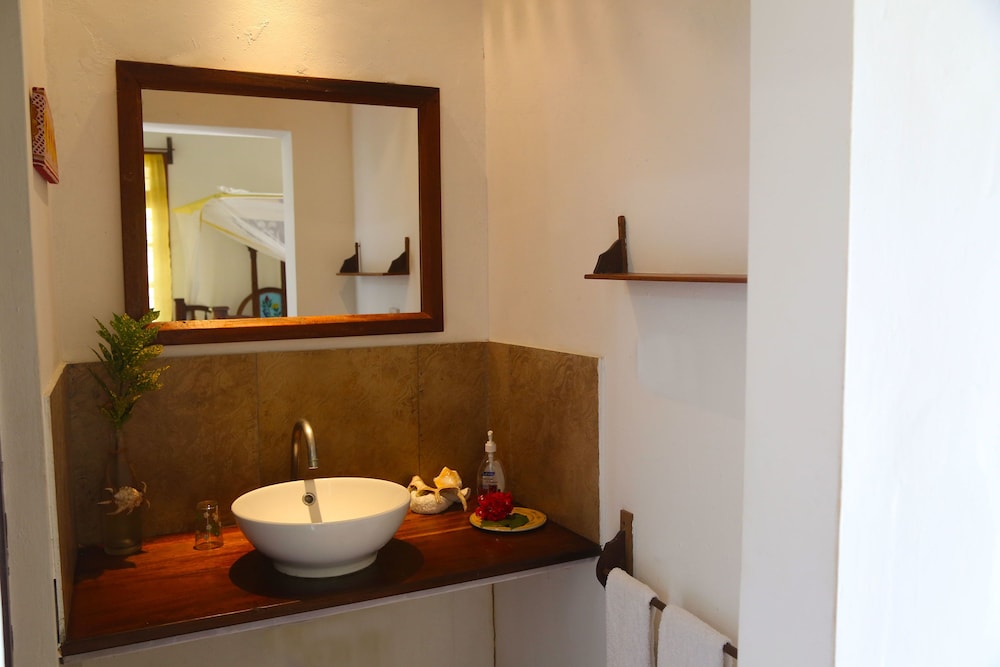 

Bologna - Kizimkazi - Karamba Eco Boutique Hotel
