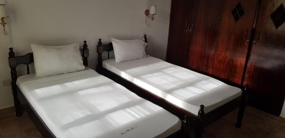 

Roma - Kilifi - Makuti Villas Resort