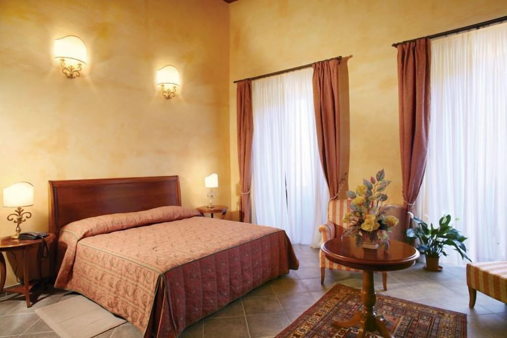 

Roma - Tropea - Palazzo Marzano