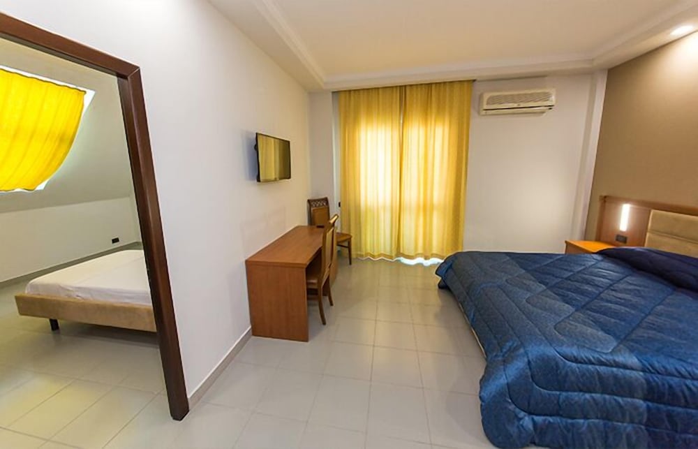 

Genova - Durrës - Western Star Hotel