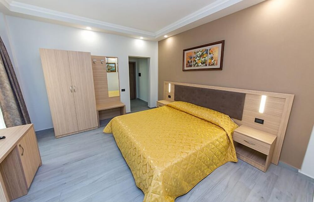 

Milano - Durrës - Western Star Hotel
