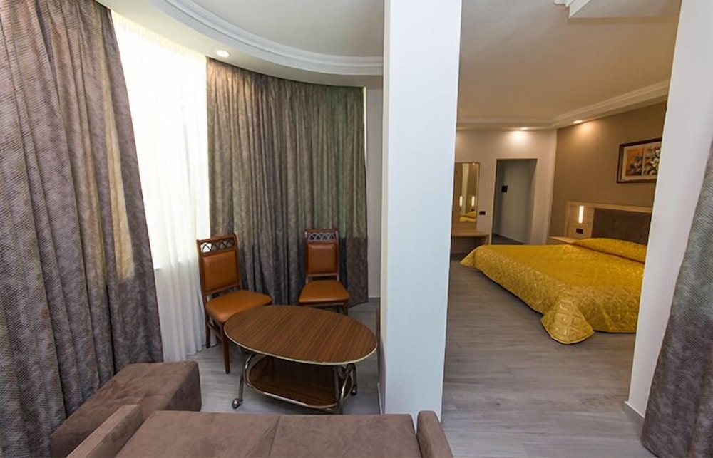 

Milano - Durrës - Western Star Hotel