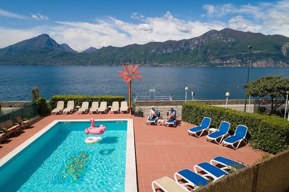 

Milano - Gargnano - Hotel Caribe - Garda Lake Collection
