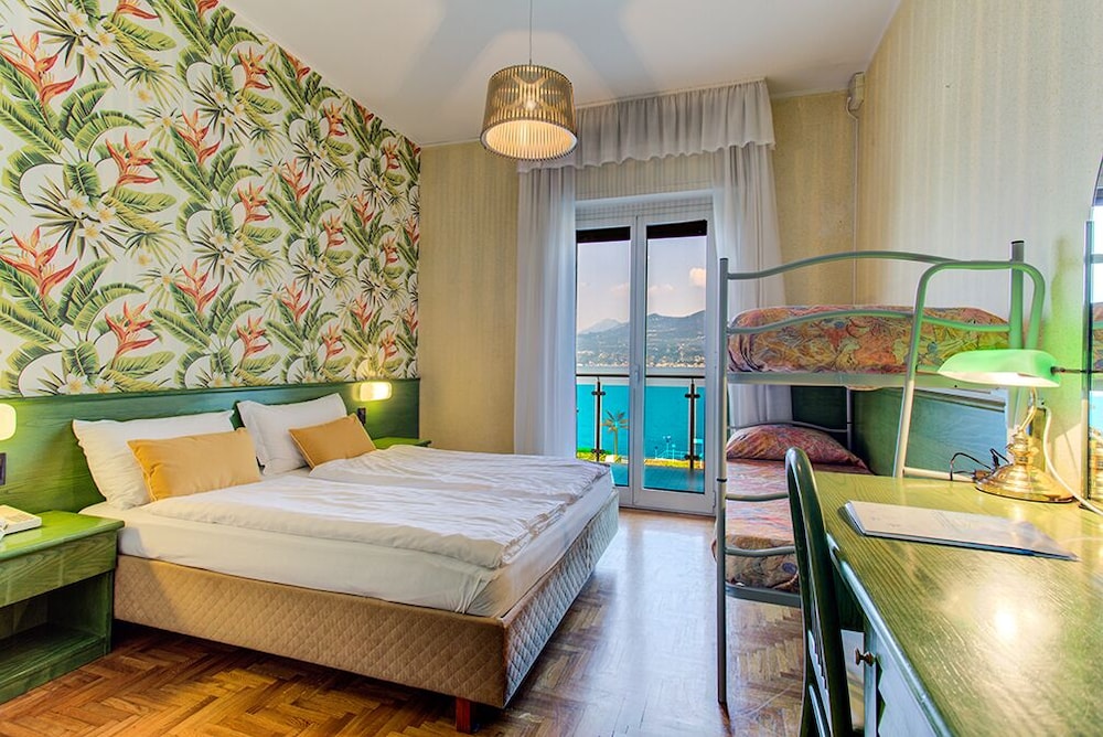 

Napoli - Gargnano - Hotel Caribe - Garda Lake Collection