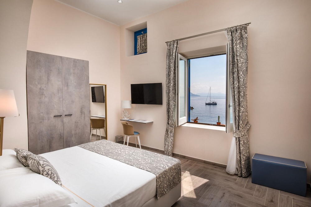 

Napoli - Salina - Hotel L'Ariana ISOLE EOLIE - UNA Esperienze